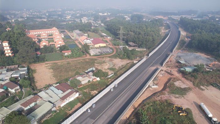 Lãnh đạo TP. Đồng Nai yêu cầu bảo đảm quỹ đất và mặt bằng sạch để tổ chức khởi công, thi công các công trình theo đúng tiến độ đề ra. Ảnh: Văn Dũng