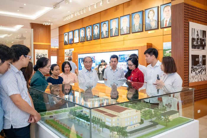 Nguyên Chủ tịch Quốc hội Nguyễn Sinh Hùng chia sẻ về quá trình xây dựng Nhà Quốc hội