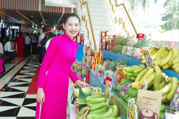 Các sản phẩm nông sản chủ lực của tỉnh Đắk Lắk được trưng bày, giới thiệu bên lề hội thảo.