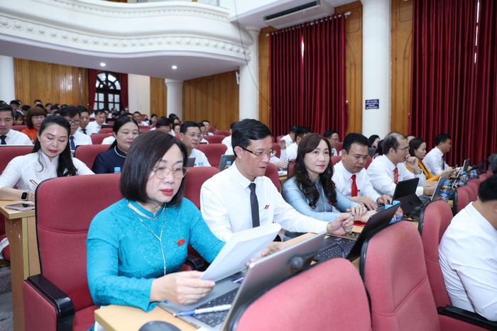 Các đại biểu dự kỳ họp