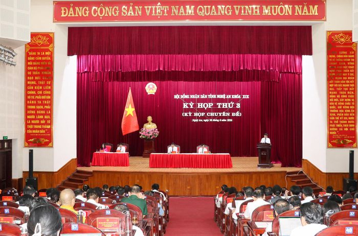 Quang cảnh kỳ họp