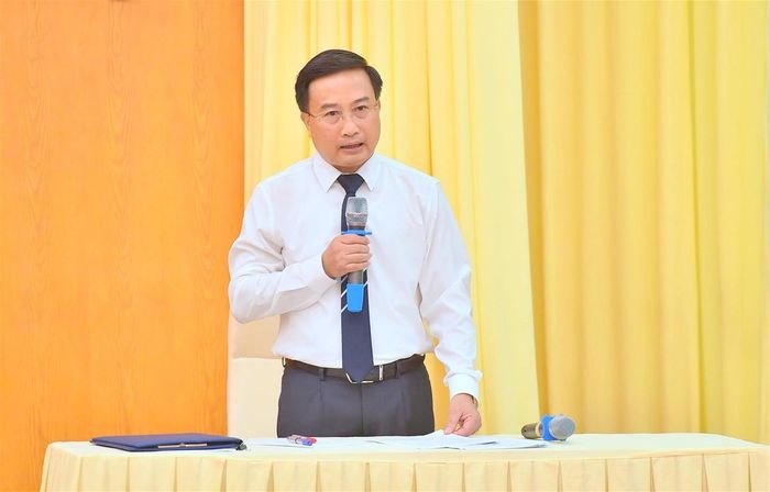 Giám đốc Sở Tài nguyên và Môi trường Phạm Mạnh Duyệt trả lời chất vấn
