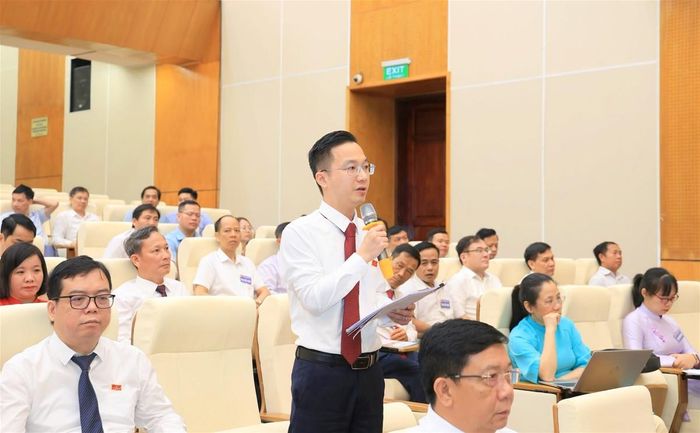 Đại biểu Hoàng Đức Tuyên chất vấn tại kỳ họp