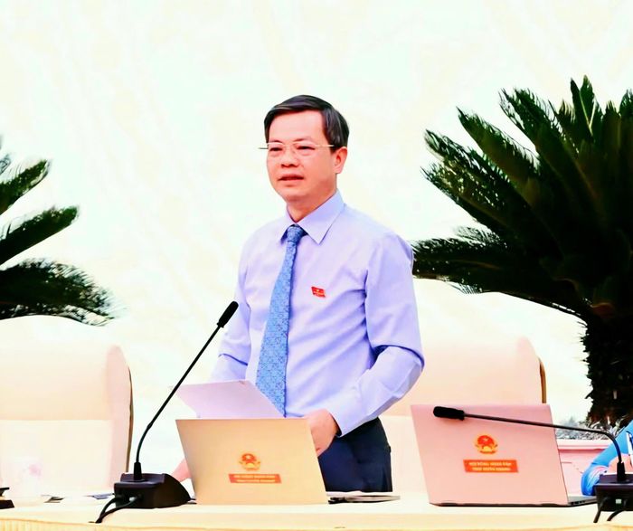Phó Bí thư Tỉnh ủy, Chủ tịch HĐND tỉnh Nguyễn Văn Sơn điều hành phiên chất vấn và trả lời chất vấn