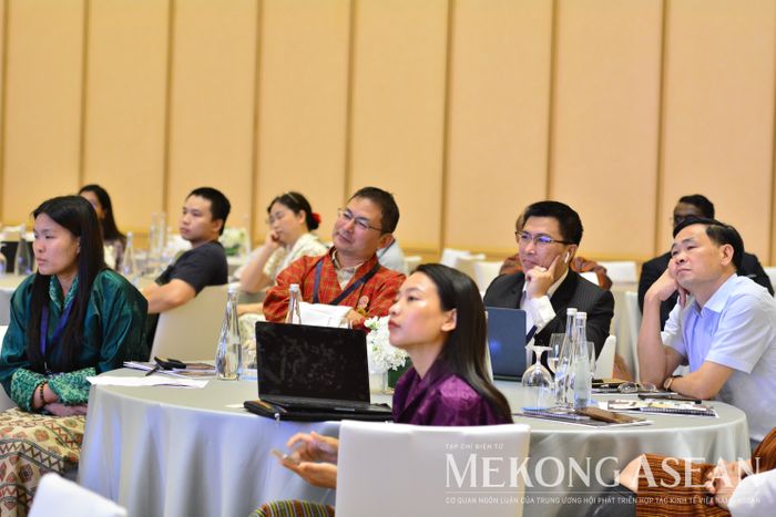Doanh nghiệp Việt Nam và Bhutan lắng nghe chia sẻ tại hội nghị. Ảnh: Lê Hồng Nhung - Mekong ASEAN