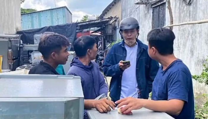 Sau 3 ngày tích cực tìm kiếm, Công an phường đã tìm được chiếc tủ lạnh cũ chứa vàng.