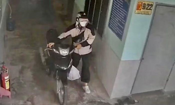 Hình ảnh anh K. rời khỏi phòng trọ và mất tích gần 20 ngày.