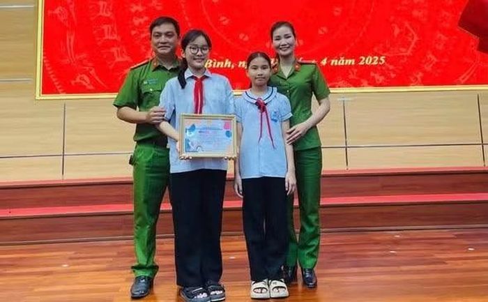 Gia đình Thiếu tá Phạm Thị Thanh Lan - Phó Chủ tịch Hội Phụ nữ Phòng Thi hành án hình sự và hỗ trợ tư pháp Công an tỉnh Quảng Trị là một trong những gia đình tiêu biểu của Công an Quảng Trị.