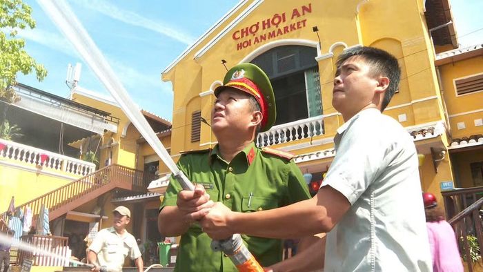 Từ bảo đảm an ninh, trật tự, phòng chống tội phạm đến phòng chống thiên tai, cứu nạn, cứu hộ, Công an phường Hội An luôn có mặt trên tuyến đầu bảo vệ nhân dân và du khách.