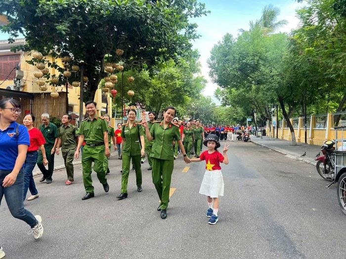 “Ba Nhất” ở Công an phường Hội An: Góp phần giữ bình yên phố cổ – điểm đến an toàn, thân thiện của du khách.