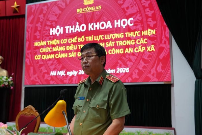 Trung tướng Vũ Thanh Chương phát biểu đề dẫn hội thảo.