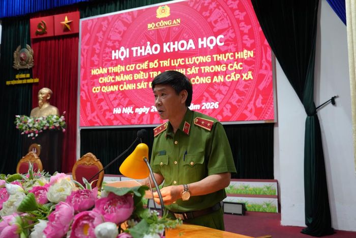 Trung tướng Trần Minh Hưởng phát biểu tại hội thảo.