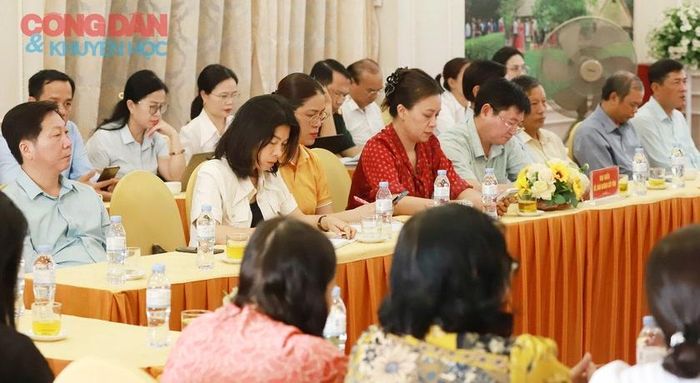 Các đại biểu là những người đại diện Hội Khuyến học cấp xã ở Nghệ An về tham dự hội nghị. Ảnh: Quốc Huy