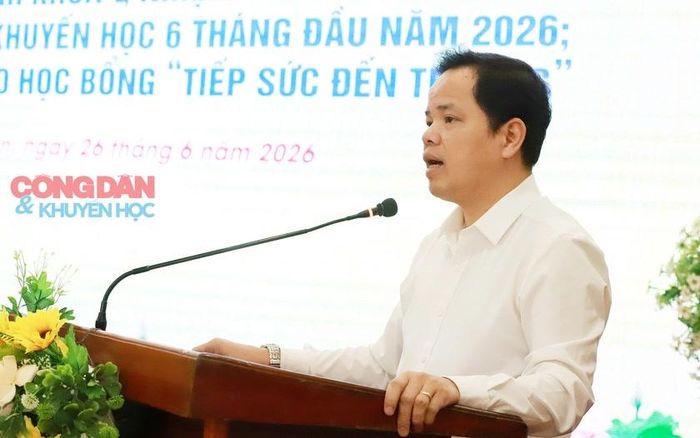 Ông Phan Sỹ Cường - Phó Chủ tịch Mặt trận Tổ quốc Việt Nam tỉnh Nghệ An cho biết, các chế độ chính sách cho người hoạt động không chuyên trách ở khối, xóm bản làng đang được Hội đồng Nhân dân tỉnh Nghệ An thông qua dự thảo. Ảnh: Quốc Huy