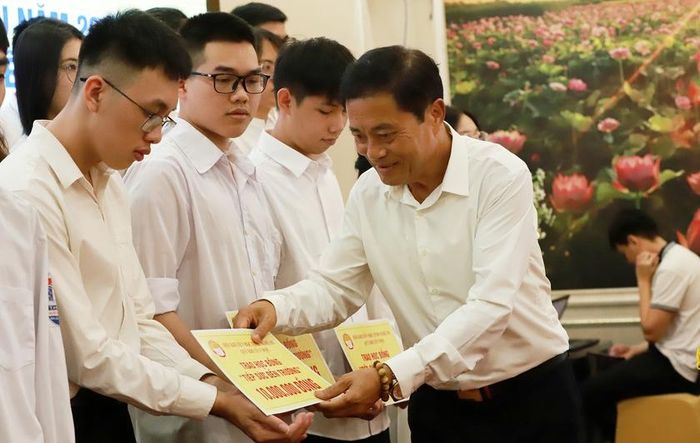 Ông Lê Văn Hậu - Phó Chủ tịch Hội Khuyến học tỉnh Nghệ An. Ảnh: Quốc Huy