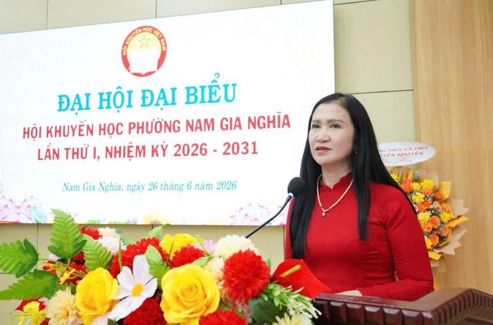 Chủ tịch Hội Khuyến học tỉnh Lâm Đồng Tôn Thị Ngọc Hạnh phát biểu tại đại hội.