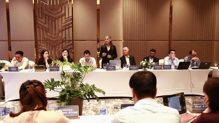 Các đại biểu trao đổi về lộ trình nâng cao chất lượng BCTCNN đến năm 2030
