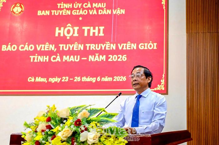 Đồng chí Võ Văn Lực, Phó Trưởng ban Thường trực Ban Tuyên giáo và Dân vận Tỉnh ủy Cà Mau, phát biểu chỉ đạo tại lễ bế mạc hội thi.
