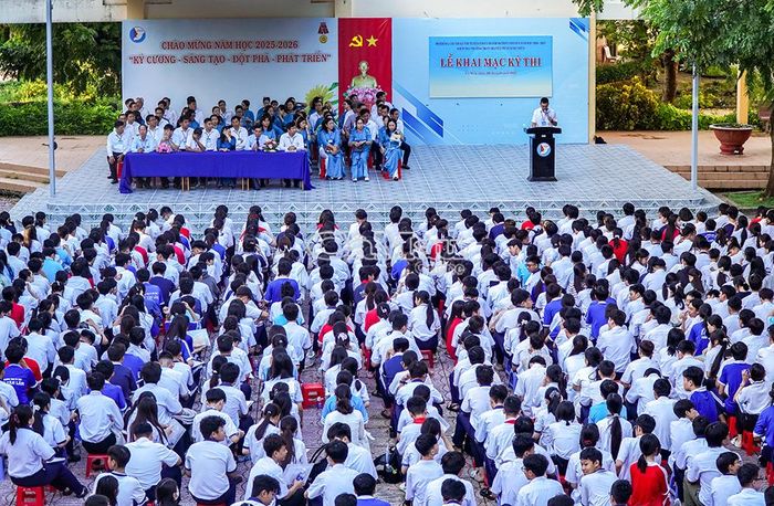  Lễ khai mạc Kỳ thi tuyển sinh vào lớp 10 THPT chuyên năm học 2026-2027 được tổ chức tại điểm thi Trường THPT chuyên Phan Ngọc Hiển sáng 26/6.