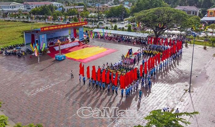  Đại hội Thể dục Thể thao Cụm số 6 thu hút hơn 600 vận động viên đến từ các xã: Trần Văn Thời, Khánh Bình, Khánh Hưng, Sông Đốc và Đá Bạc.