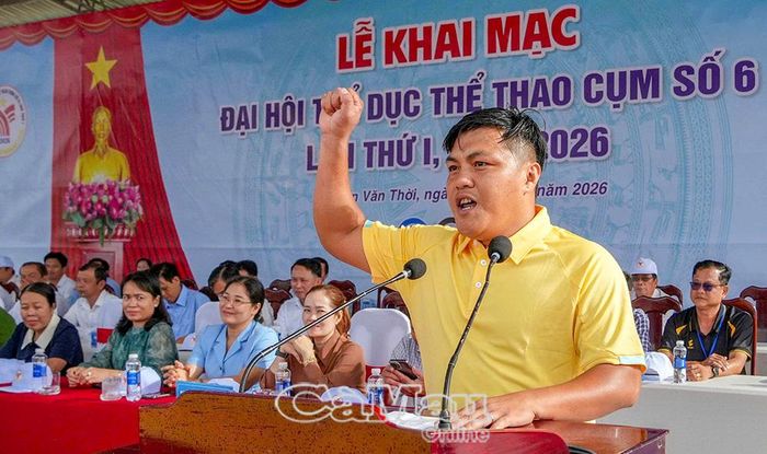 Vận động viên Trang Khánh Duy đại diện các vận động viên tuyên thệ trước đại hội.