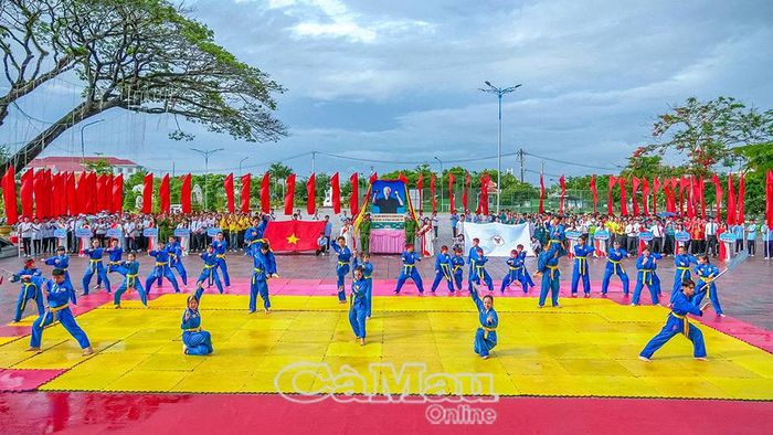 Tiết mục biểu diễn võ thuật tạo không khí sôi nổi tại lễ khai mạc đại hội.