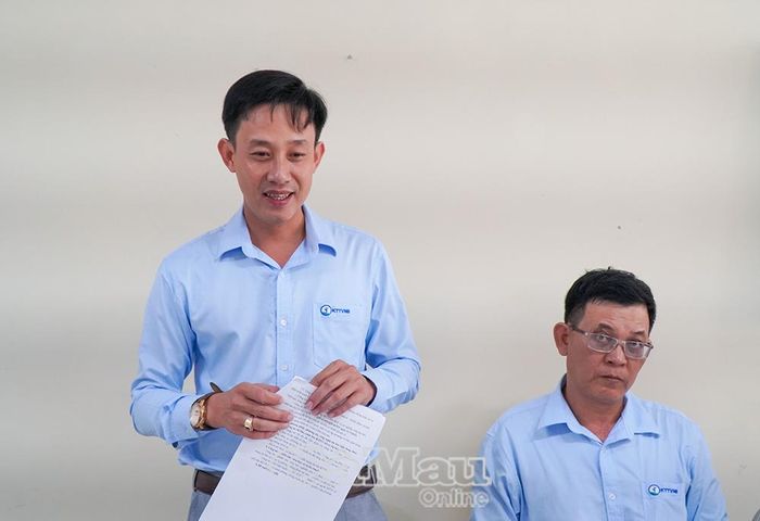 Ông Huỳnh Minh Nhân, Giám đốc Đài KTTV tỉnh Cà Mau báo cáo phương án trực ban và kịch bản ứng phó thiên tai trong mùa mưa bão năm nay.