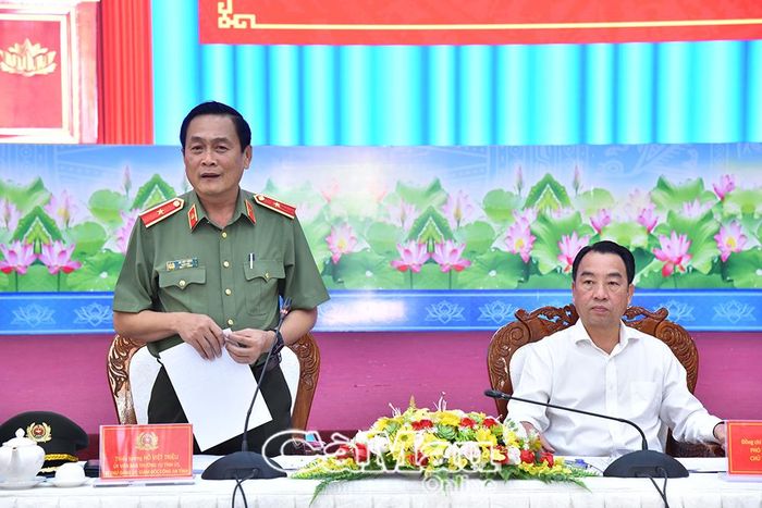 Thiếu tướng Hồ Việt Triều tiếp thu đầy đủ các ý kiến chỉ đạo của lãnh đạo tỉnh và yêu cầu cấp ủy, thủ trưởng Công an các đơn vị, địa phương khẩn trương cụ thể hóa thành chương trình, kế hoạch công tác với lộ trình, nhiệm vụ và trách nhiệm rõ ràng.