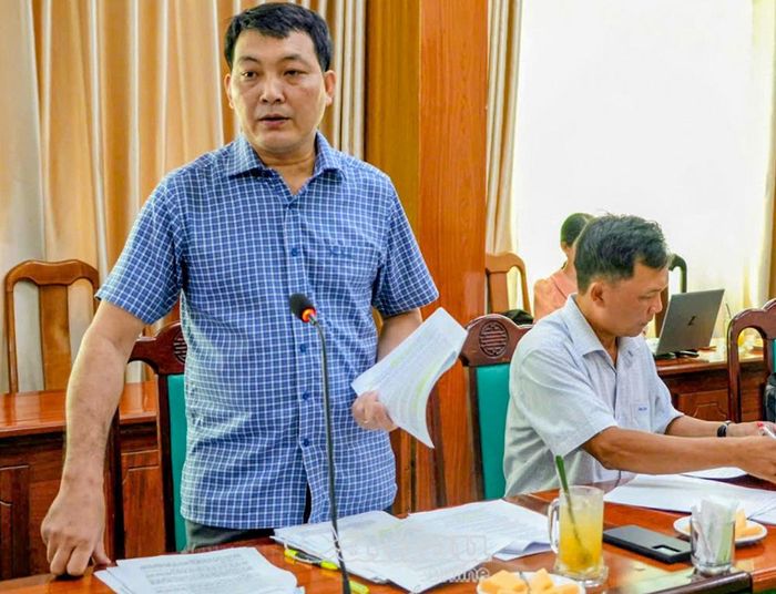  Giám đốc Sở Nội vụ tỉnh Cà Mau Nguyễn Minh Nhứt tiếp thu, giải trình các ý kiến đóng góp tại hội nghị.