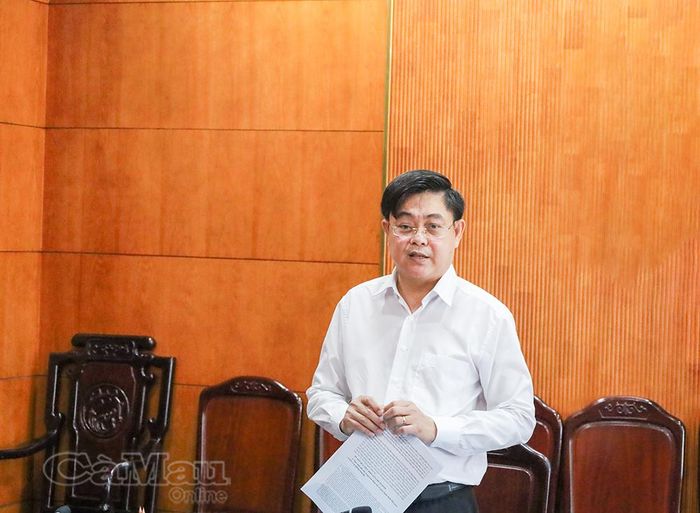  Phó Trưởng ban Tuyên giáo và Dân vận Tỉnh ủy Phạm Minh Luyến báo cáo kết quả thực hiện dân chủ ở cơ sở 6 tháng đầu năm 2026.