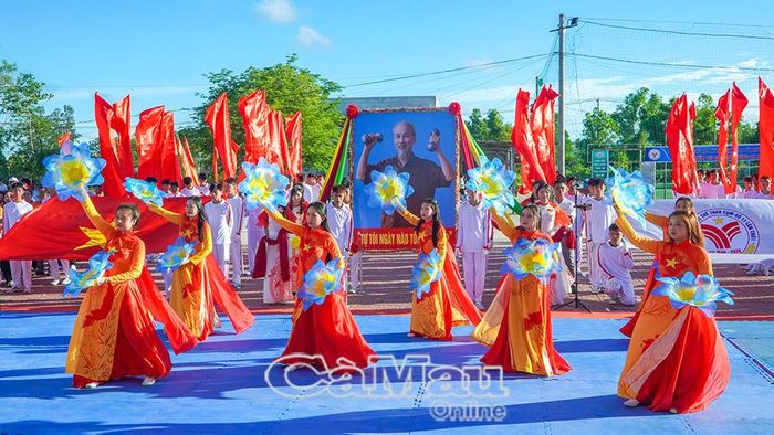 Tiết mục văn nghệ tại lễ khai mạc.