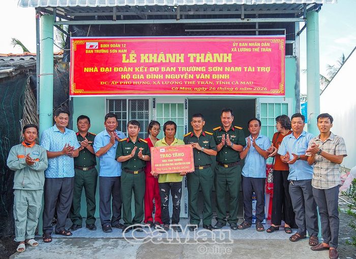 Ban Trường Sơn Nam, Binh đoàn 12 phối hợp với UBND Xã Lương Thế Trân tổ chức bàn giao căn nhà mới cho gia đình anh Nguyễn Văn Định.