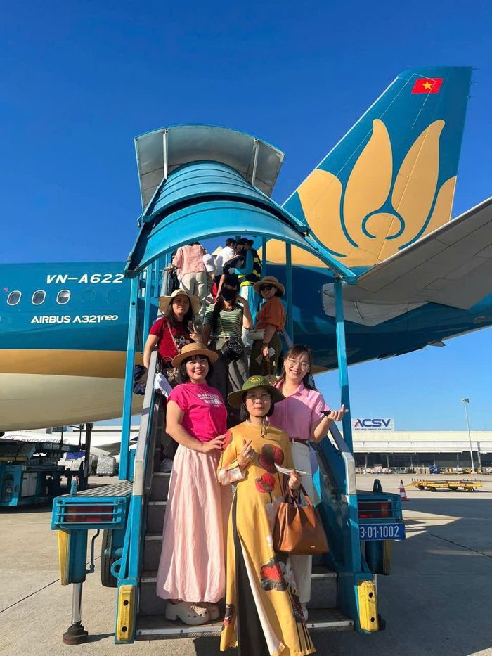 Sử dụng nhiên liệu hàng không bền vững là một trong những giải pháp quan trọng để thực hiện cam kết giảm phát thải của ngành hàng không, song cũng sẽ có tác động nhất định đến với người dân. Ảnh: PHỐ HIẾN