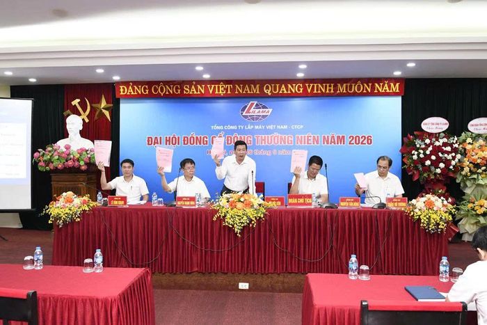 Ông Bùi Đức Kiên - Chủ tịch Hội đồng quản trị thay mặt Đoàn chủ tịch điều hành Đại hội