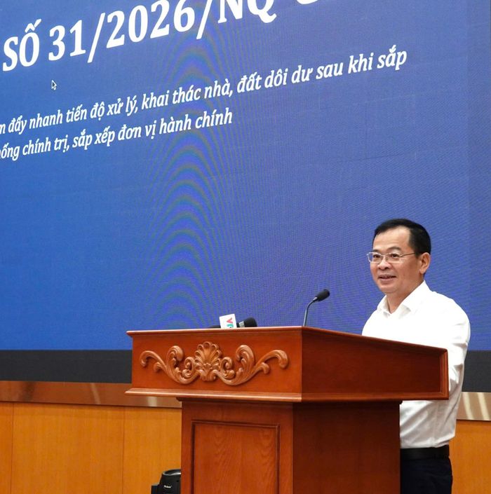 Ông Nguyễn Tân Thịnh - Cục trưởng Cục Quản lý công sản (Bộ Tài chính) trình bày 1 số nội dung cơ bản của Nghị quyết 31. Ảnh: Thu Phương
