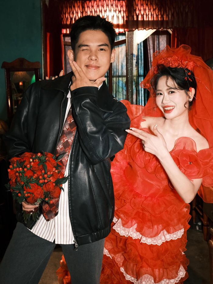 Ảnh cưới của cặp đôi gây sốt mạng xã hội.