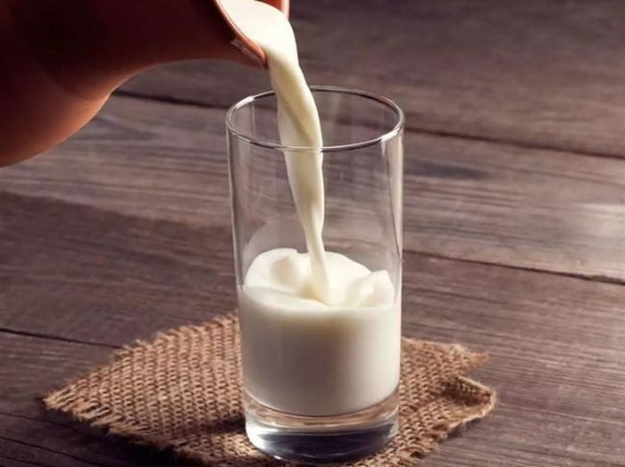 Không chỉ tốt cho xương, protein chất lượng cao trong sữa còn giúp duy trì khối cơ. Ảnh minh họa