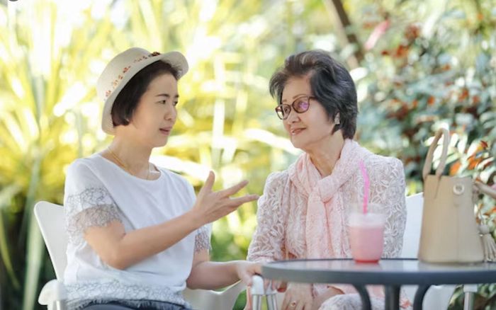Khi con thường xuyên nhắc đến một số vấn đề nhạy cảm, cha mẹ nên suy nghĩ thận trọng. Ảnh minh họa. 