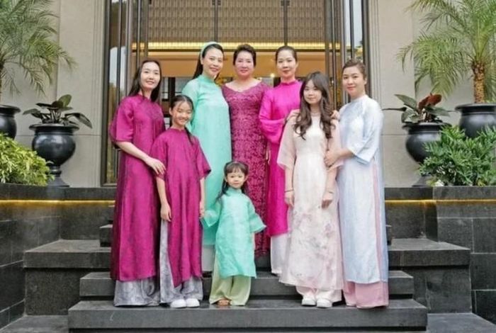 Những bóng hồng xinh đẹp nhà Cường đô la. Ảnh Soistar.