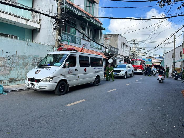 Lực lượng chức năng có mặt phong tỏa hiện trường.
