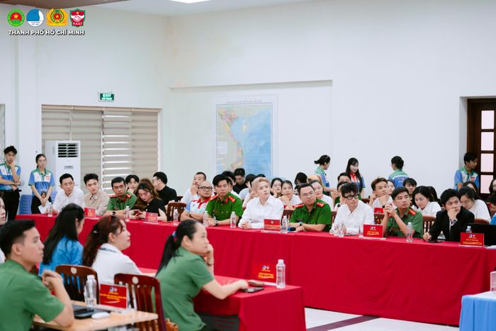 Buổi tọa đàm có sự tham dự của đông đảo đội ngũ nghệ sĩ, KOLs