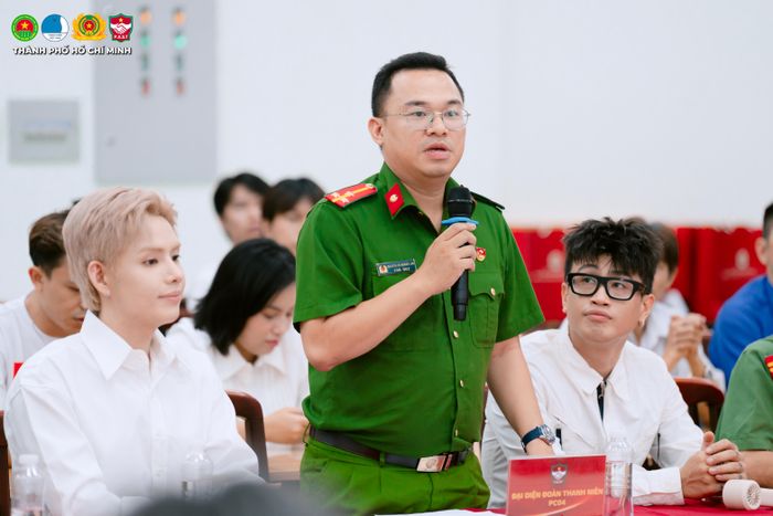 Thượng úy Nguyễn Võ Hoàng Lân, Cán bộ Phòng CSĐTTP về ma túy CATP phát biểu tại buổi tọa đàm