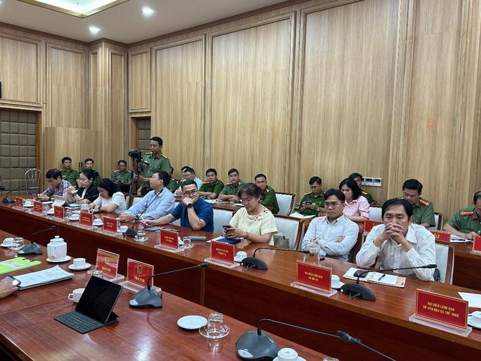 Các đại biểu tham dự cuộc họp