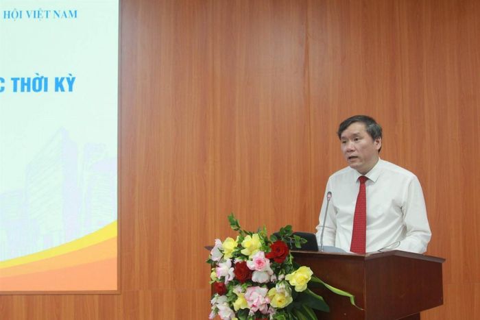 GS.TS Lê Văn Lợi, Chủ tịch Viện Hàn lâm Khoa học xã hội Việt Nam phát biểu tại hội thảo.
