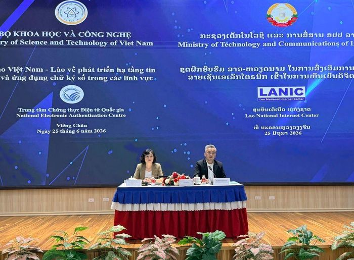 Giám đốc NEAC Tô Thị Thu Hương (trái)