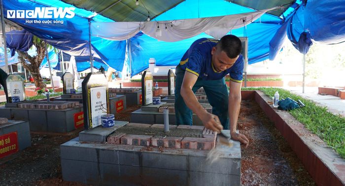 Dân quân Lê Trung Toán, đến từ Thanh Hóa, được tăng cường hỗ trợ chiến dịch tại Nghĩa trang Liệt sĩ Uông Bí.