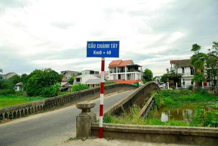 "Khi biết về chiến dịch 500 ngày đêm tìm kiếm, quy tập và xác định danh tính hài cốt liệt sĩ do Thủ tướng phát động, nhận thấy đây là nghĩa cử cao đẹp, mang đạo lý "uống nước nhớ nguồn" sâu sắc nên tôi quyết định trình báo ngay với chính quyền địa phương toàn bộ thông tin về vị trí hố bom sát khu vực cửa Chánh Tây nghi là chôn cất 15 liệt sĩ...", ông Lượt chia sẻ.