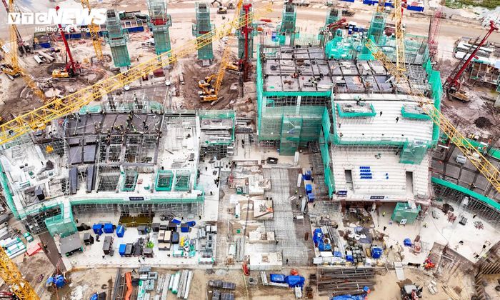 Theo Ban Quản lý dự án, đến nay, toàn bộ công tác san lấp mặt bằng sân vận động và các hạng mục phụ trợ đã hoàn thành. Hệ thống đường nội khu cùng các tuyến giao thông kết nối hiện đạt trên 80% khối lượng.