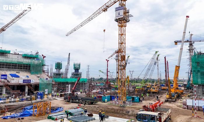  Với quy mô khoảng 73,3 ha, sức chứa 135.000 chỗ ngồi, sân vận động Hùng Vương được định hướng trở thành sân vận động lớn nhất thế giới sau khi hoàn thành. 
