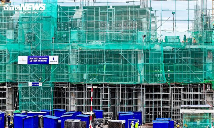 Ngoài ra, dự án còn áp dụng các giải pháp thu gom, tái chế nước nhằm tiết kiệm nguồn nước sạch; hạn chế hấp thụ nhiệt và tia UV; tăng cường thông gió tự nhiên để giảm tiêu thụ năng lượng và tiếng ồn trong quá trình vận hành.